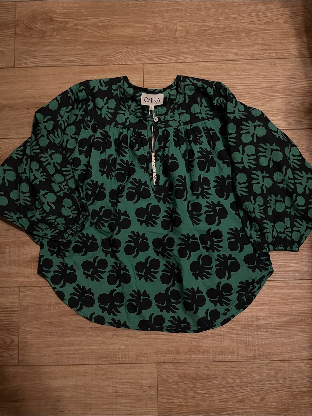NWT Omika green blue printed batwing peasant blouse